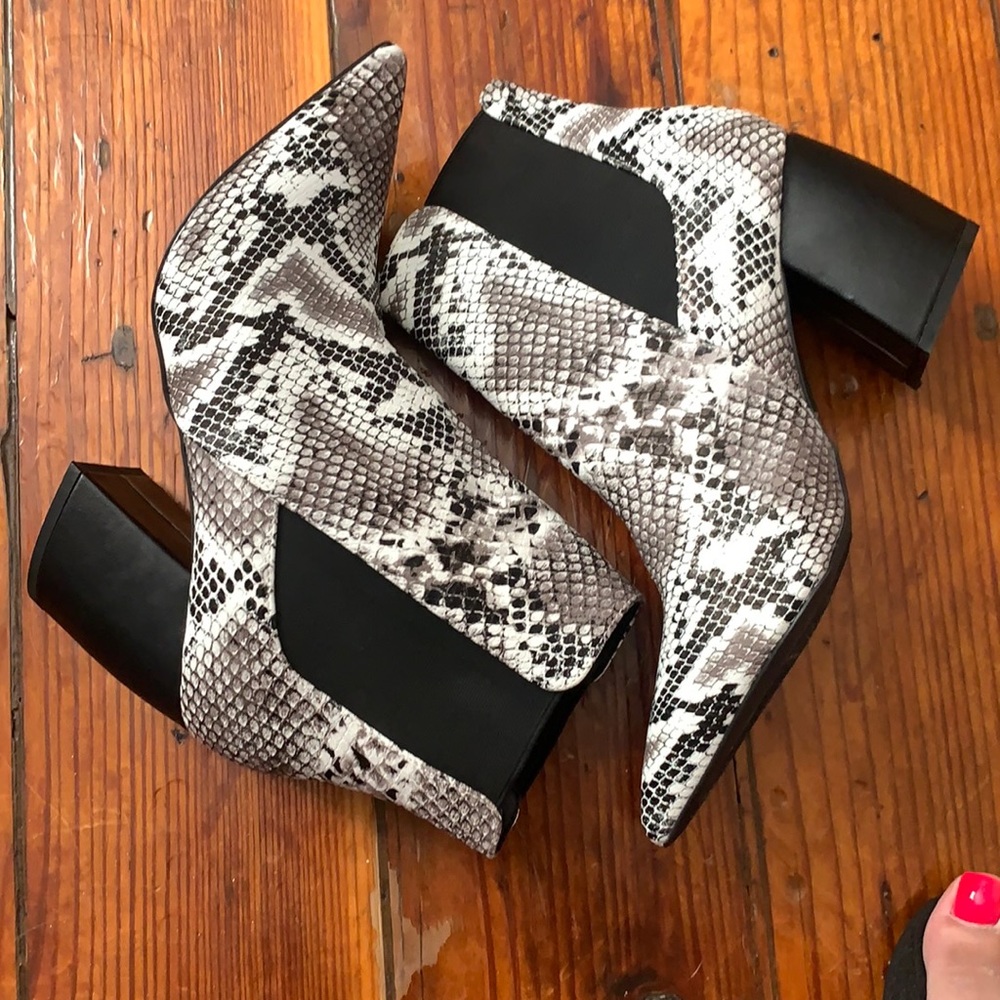 Qupid | Snake Skin boots | side stretch